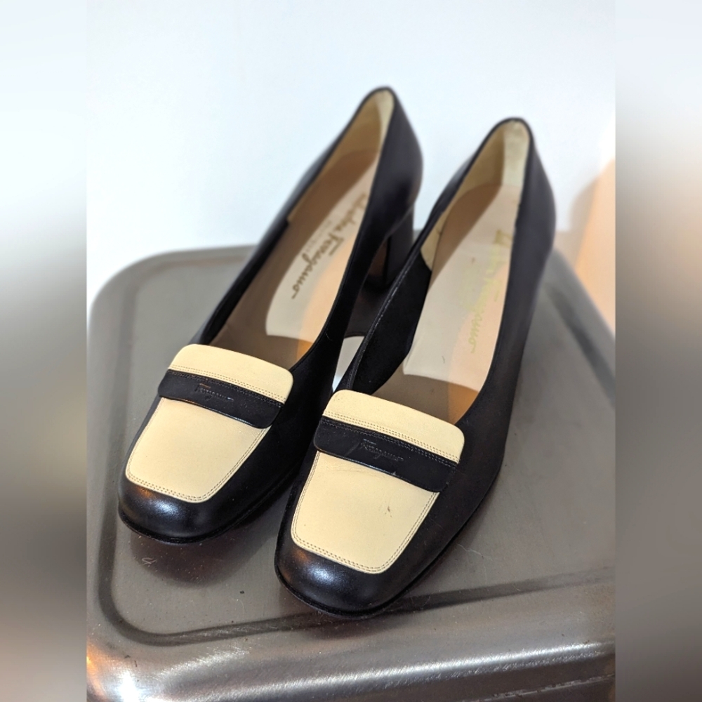 Salvadore Ferragamo low heel